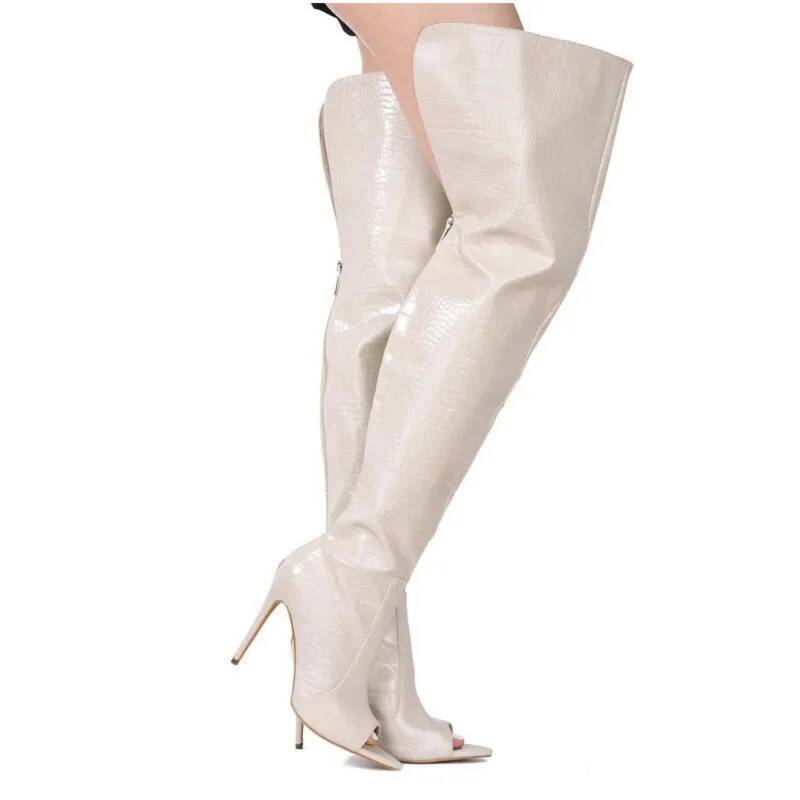 Women'S Fashion Trends Autumn 2025 - Stivali con tacco alto a spillo